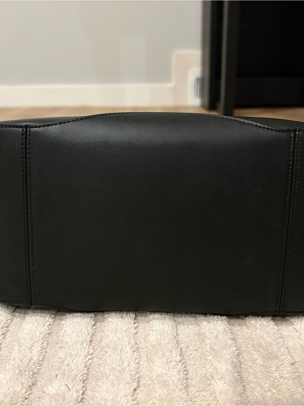 Lululemon Black Shoulder Bag 🖤 - Picture 3 of 5